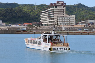pleasure boat