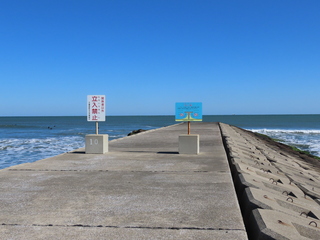 caution on breakwater